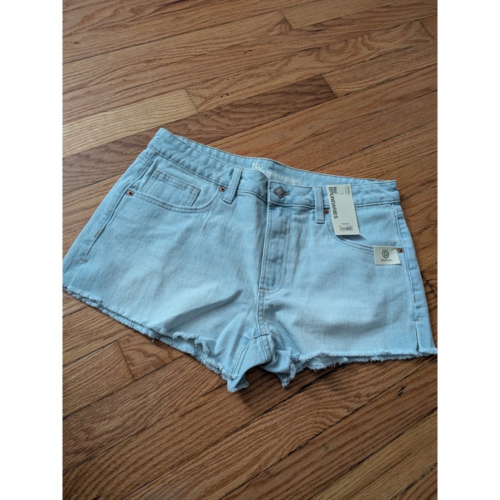 No Boundaries Womens Mid Rise Denim Shorts Light Wash Raw Hem Size 10 NEW